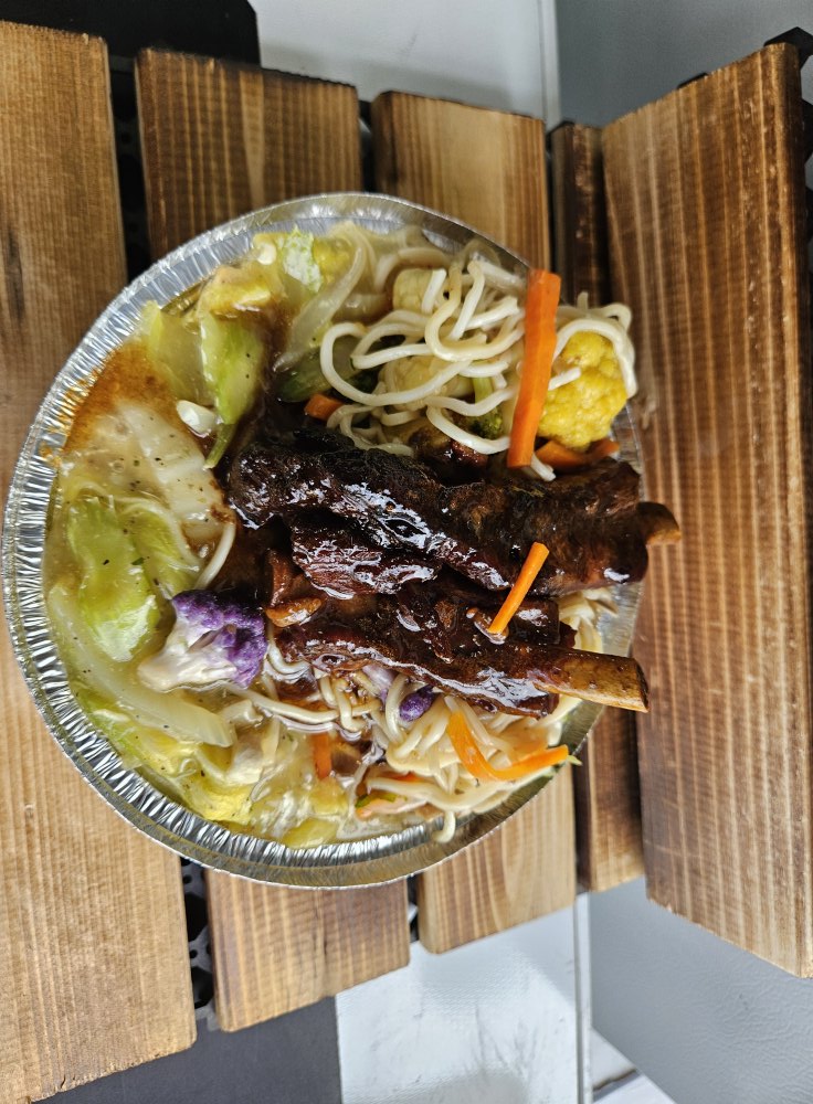 May be an image of ramen and chow mein